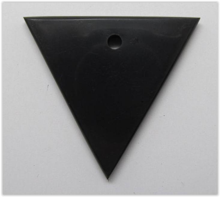 Šungit, Karélie Šungitový přívěšek trojúhelník 45mm